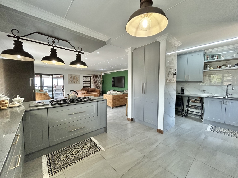 4 Bedroom Property for Sale in Wavecrest Eastern Cape